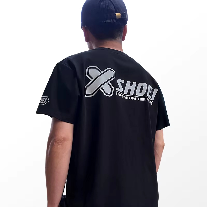 Streetwear Brands 2026 - T-shirt Grafica 2026 Stile Casco da