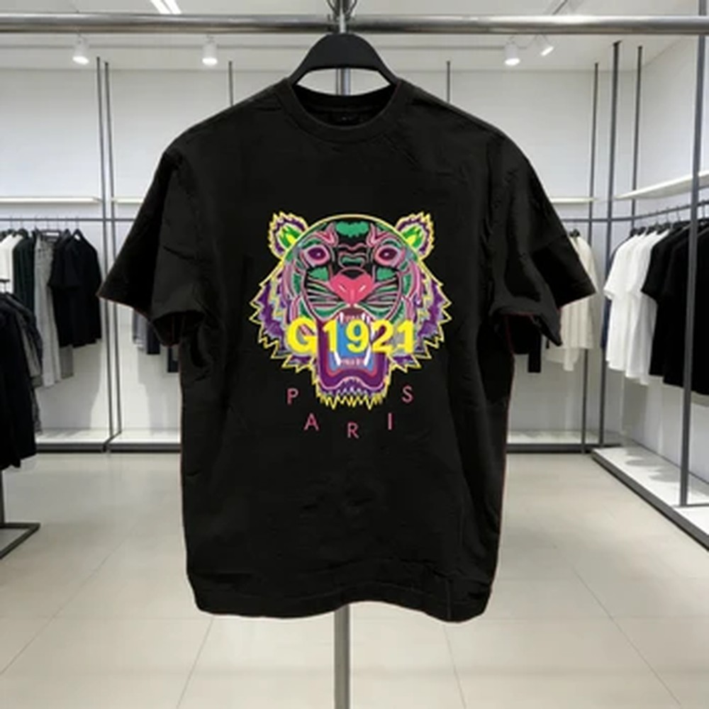 Streetwear Brands 2026 - T-shirt con stampa testa di leone